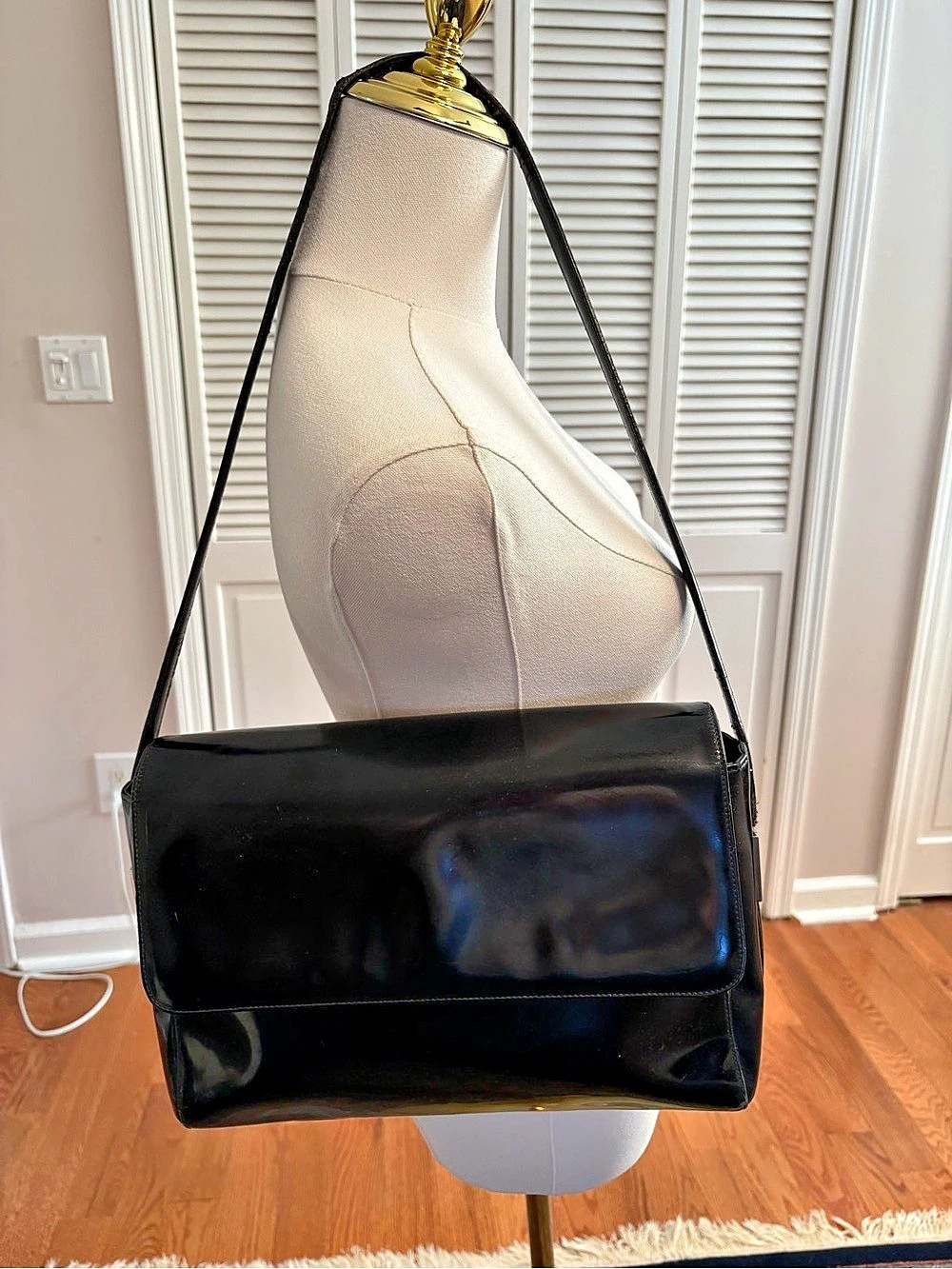 Gucci Shoulder Bag in Black Patent Leather